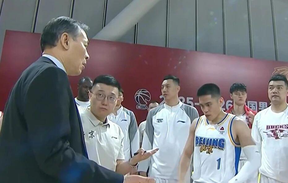 足彩比分直播-CBA排名变天！广东打爆辽宁，北京近六战四负 山东六连胜新疆反弹