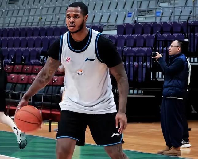 足球比分直播-0分!辽篮新援持续低迷 球迷直言跟图雷一样 杨鸣还要忍多久